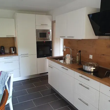 Hanghaus In Alleinlage - We Basement Apartment *